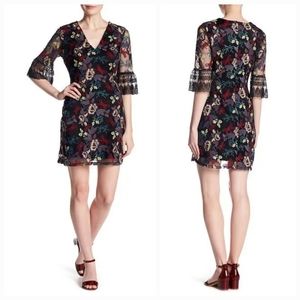Alexia Admor V-neck Floral Embroidered Lace Flare Sleeve Mini Dress size Medium